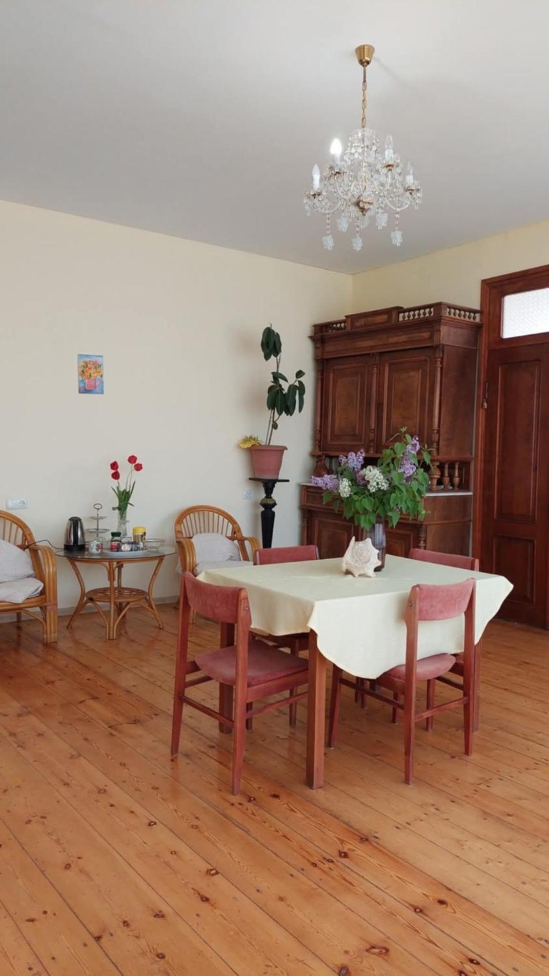 Guesthouse "Door" In Sighnaghi Esterno foto