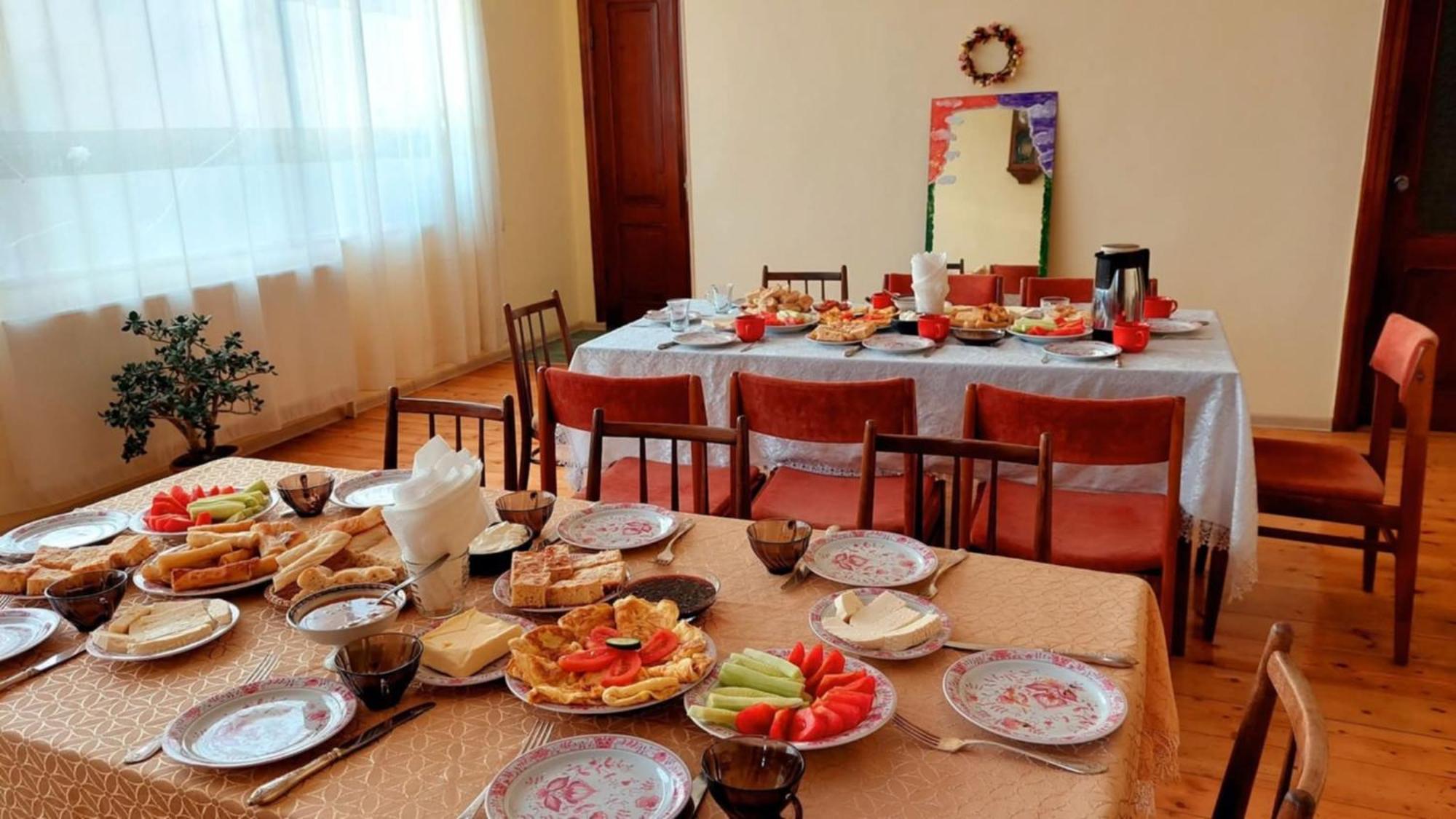 Guesthouse "Door" In Sighnaghi Esterno foto